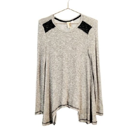 Francesca's Collections Tops - Francesca's Bird Cage Grey Metalic Striped Long Sleeve Knit Top